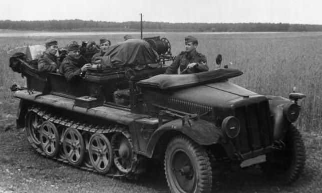 SD.KFZ.10 AUSF.A W/10,5 cm le FH18/40 KIT