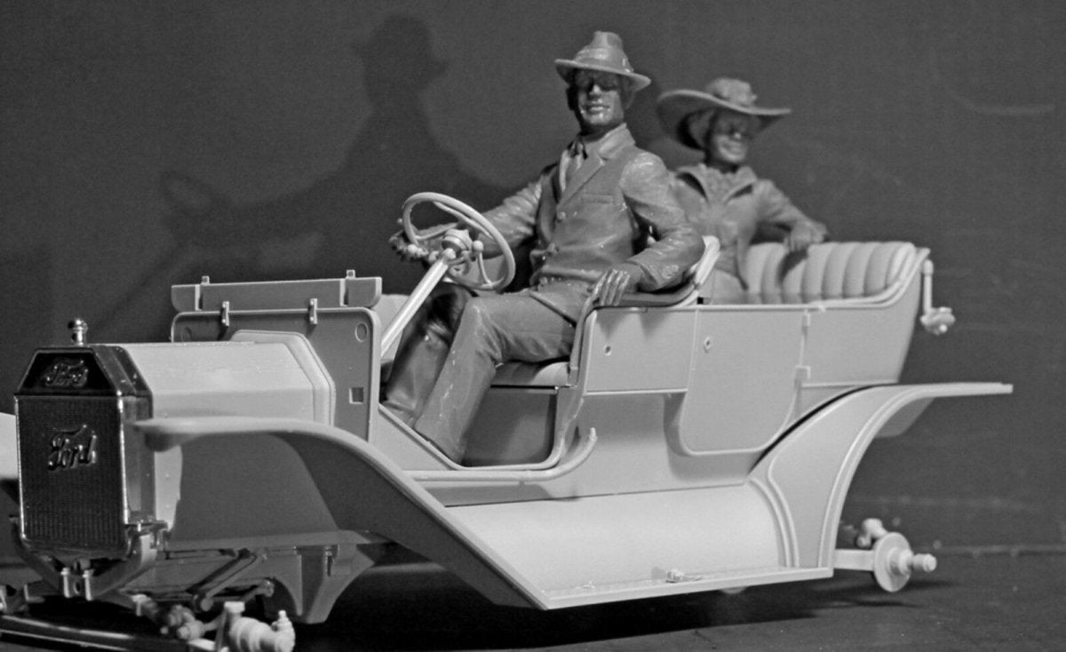 American Motorists (1910s) - 1 male, 1 female figures